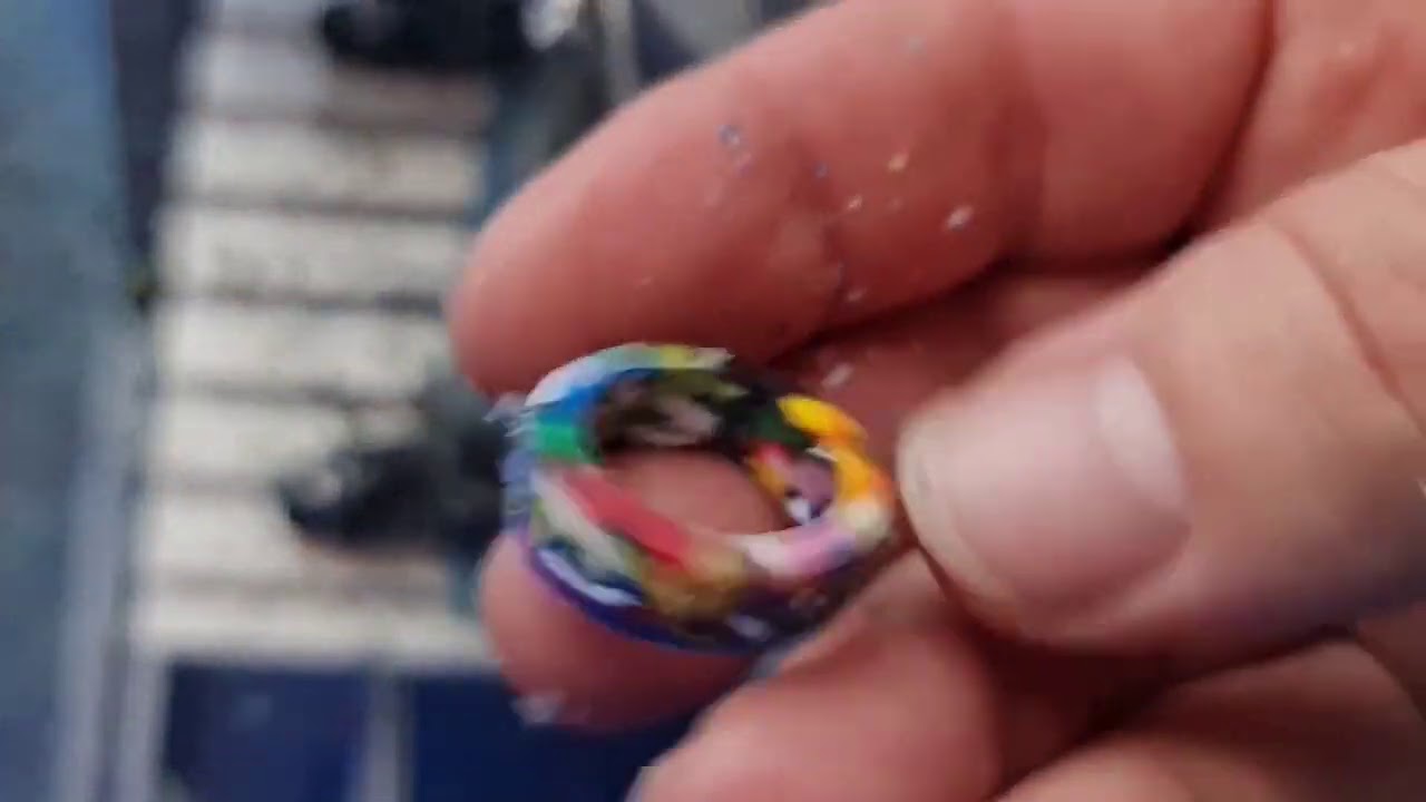 Making a ring from recycled plastic 