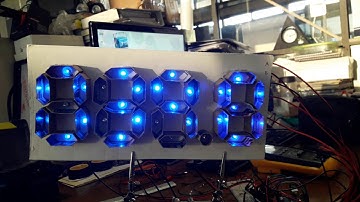 4 displays de 7 segmentos multiplexados con LEDs