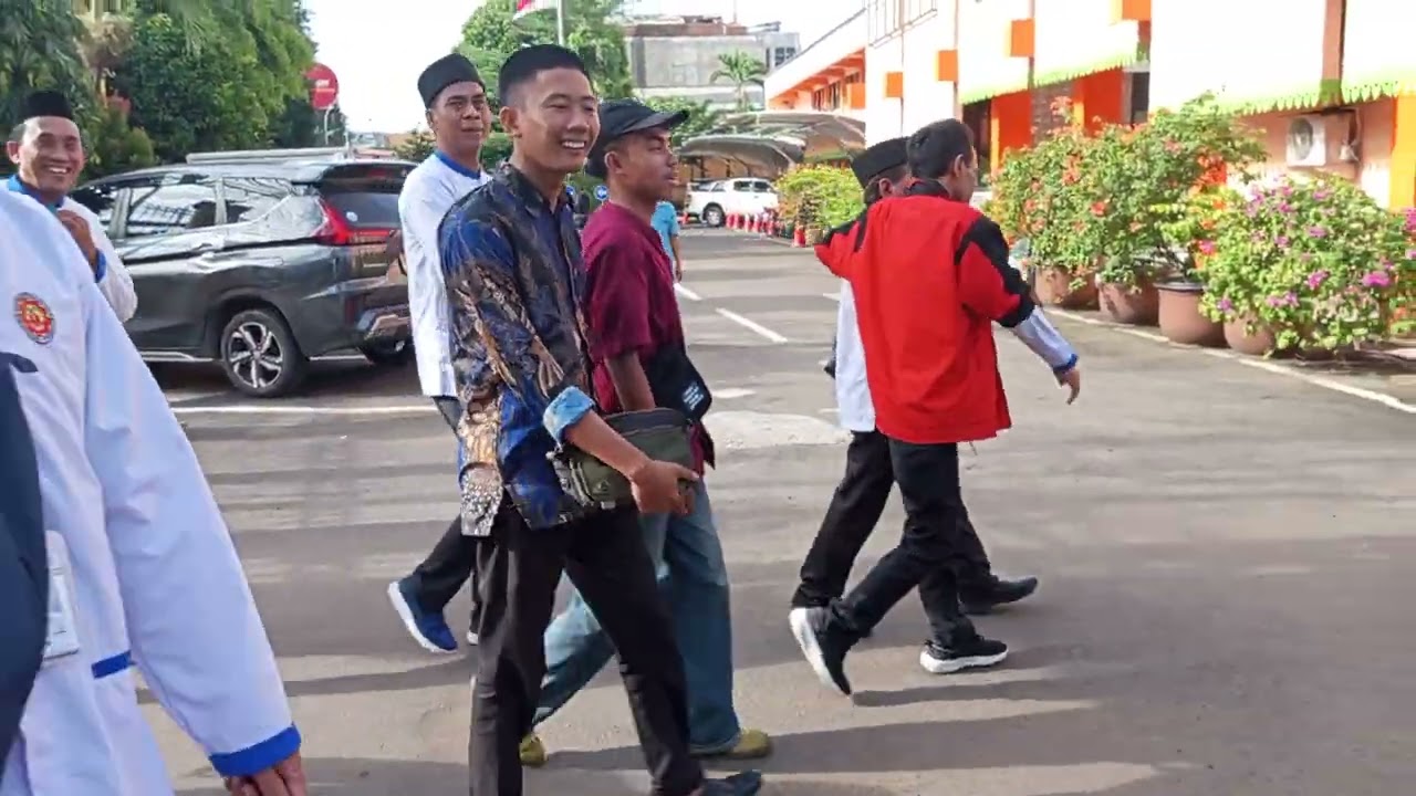 Bukber bersama pimpinan Tran jakarta di GOR     Dewi sartika