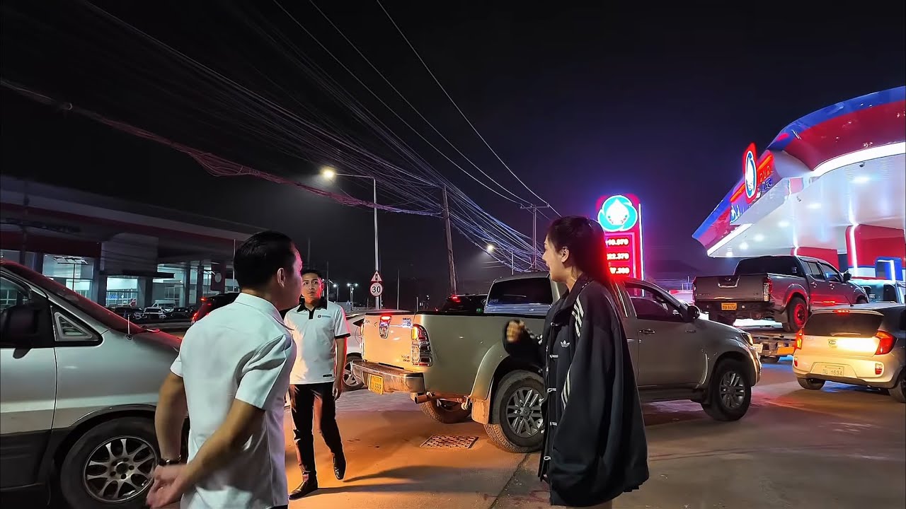 คนลาวแห่เติมน้ำมัน เต็มถังต่อแถวยาว 2/3/2026 