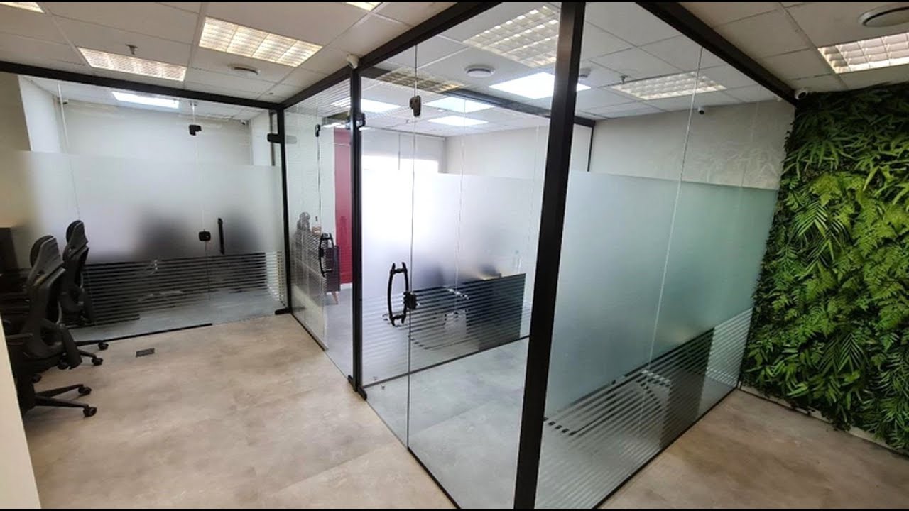 Sala comercial mobiliada para locação em Moema.