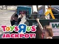 Kids Dumpster Diving Behind Toys R Us, Finds Unopen Toy For FREE - Toys R Us Closing Update