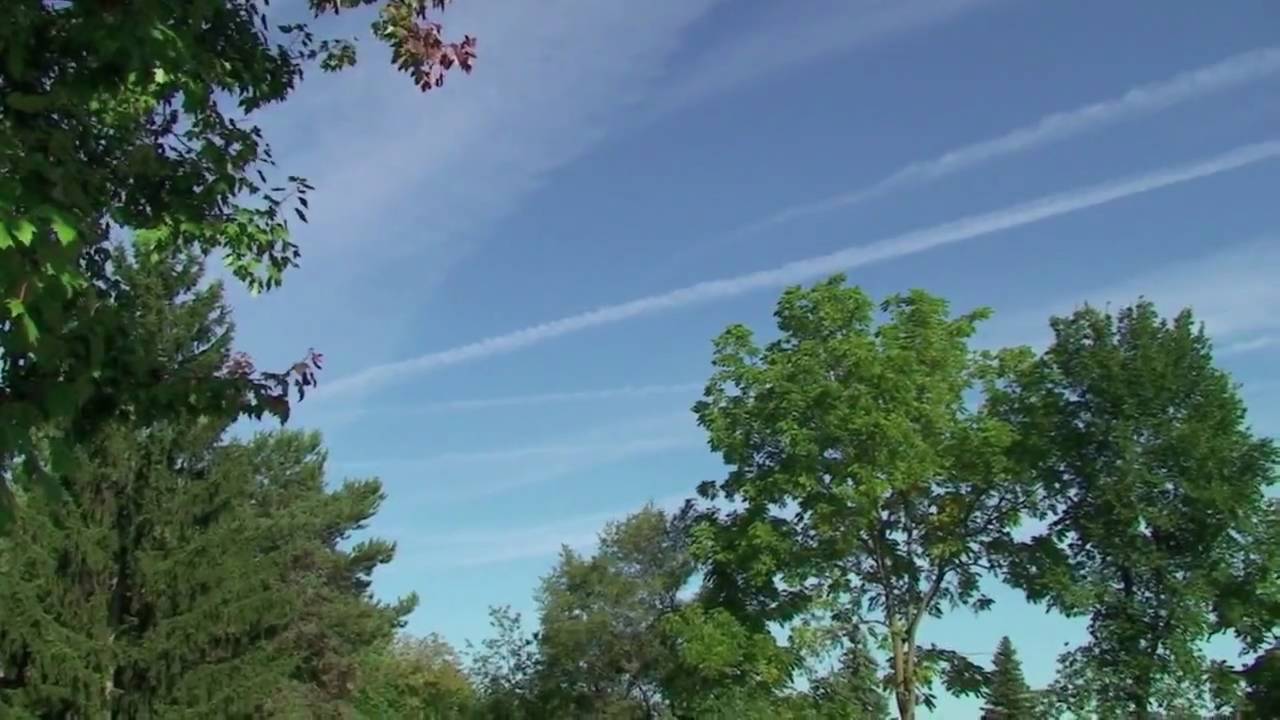 Chemtrails in the sky's over Waterford, Michigan 10/17/09