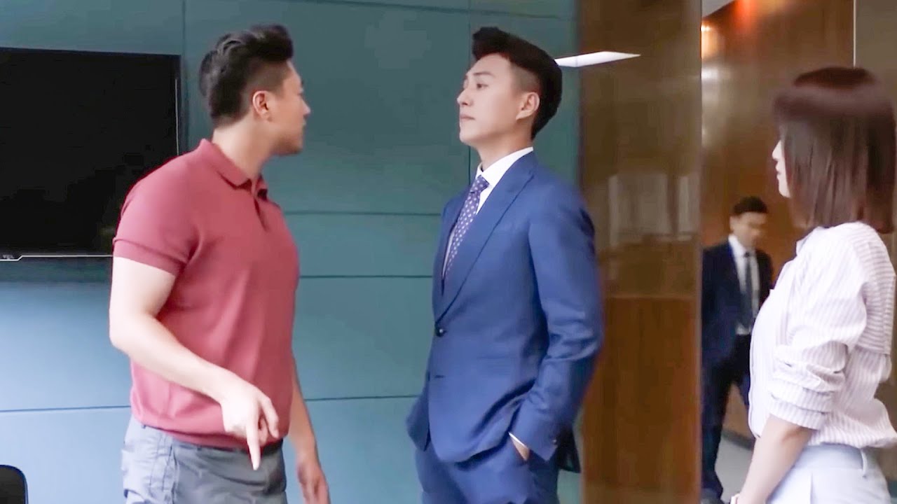 客戶看不起灰姑娘怒拍桌子發脾氣,殊不知她是頂級律師,1句話幫他挽回500萬! - YouTube