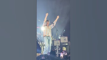 Malcolm Todd performs “Bleed,” his collaboration with Omar Apollo, at his Los Angeles #concert