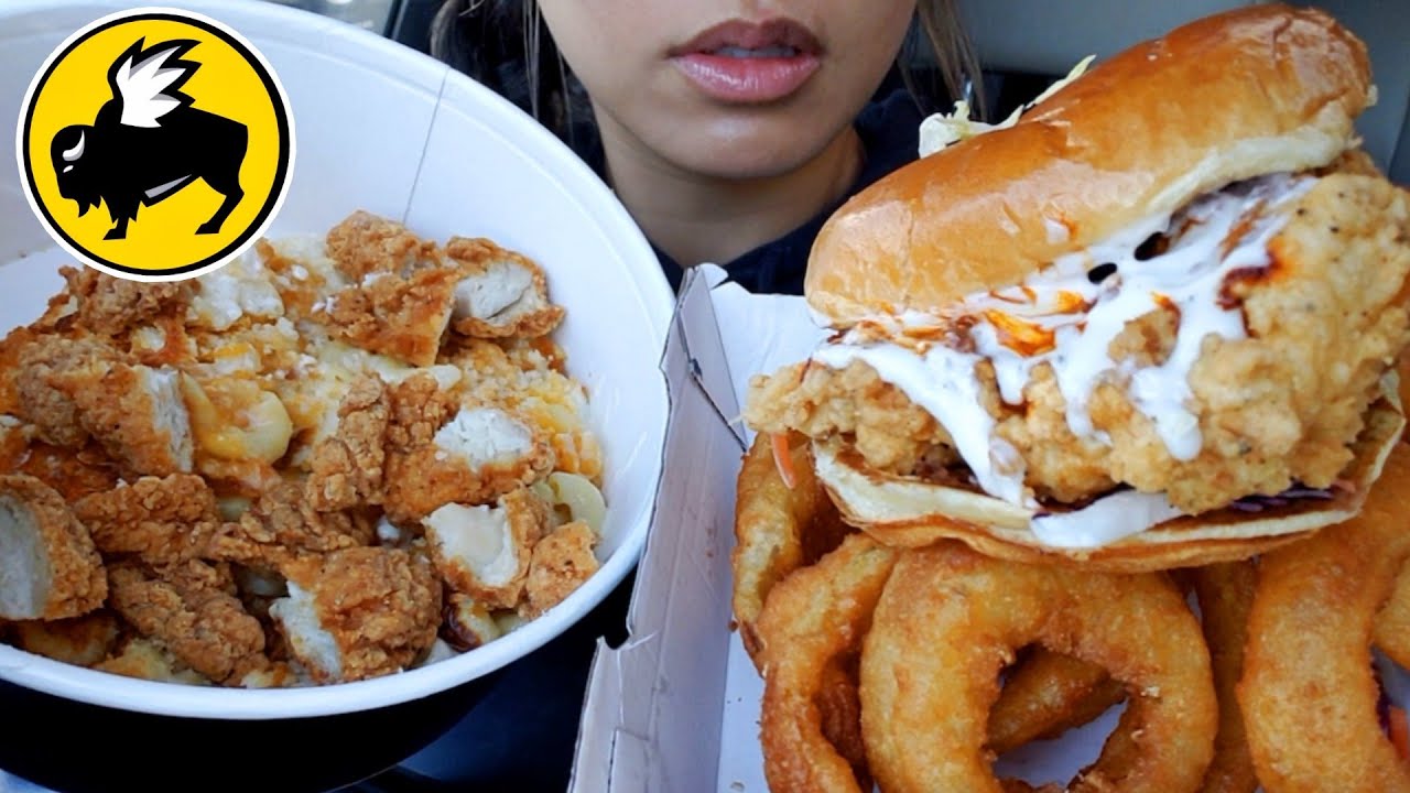 ASMR EATING SOUND Buffalo Wild Wings NASVILLE HOT CHICKEN SANDWICH MAC N CHEESE CAR MUKBANG TWILIGHT