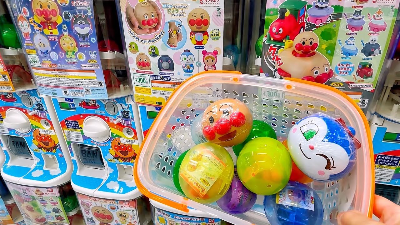 I tried 10 different Anpanman gachapon machines! What kind of toy