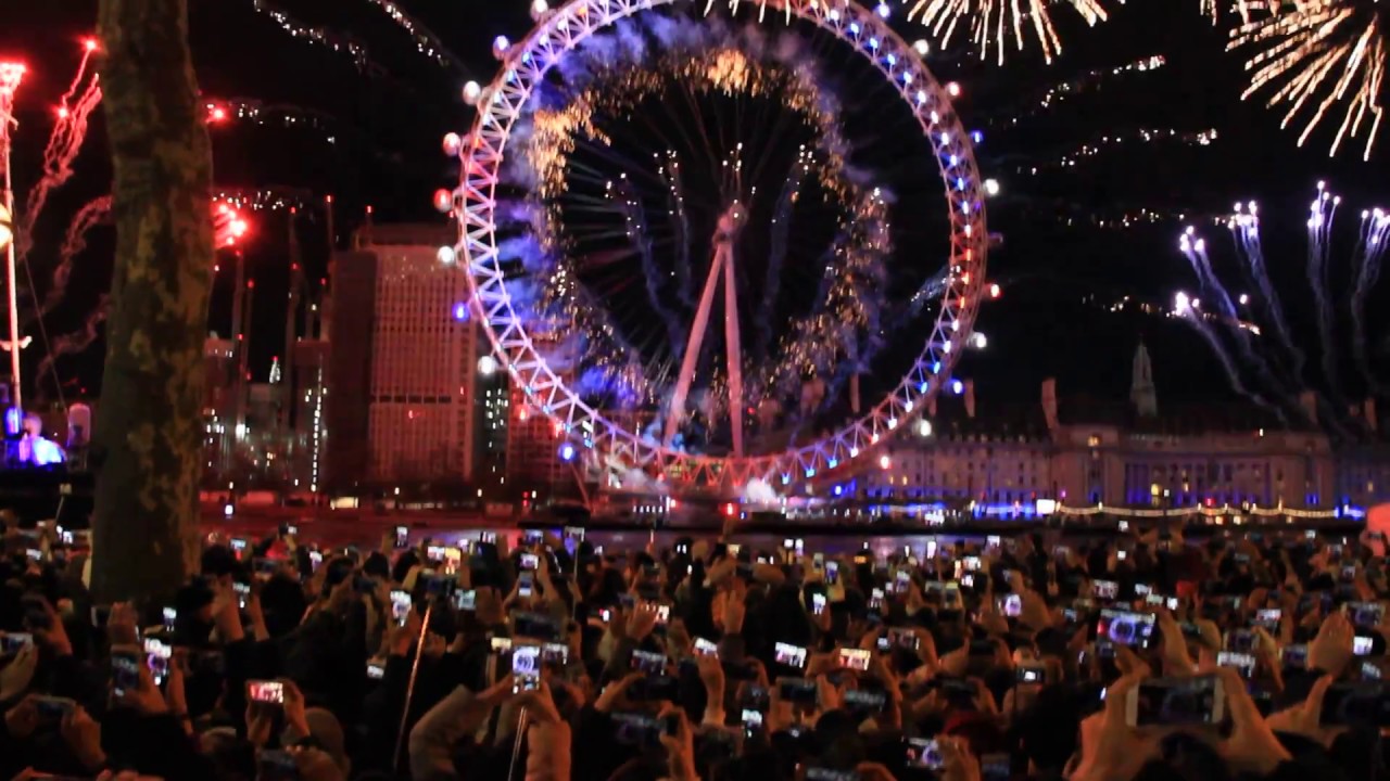 London new year 2020 fireworks view from south london London 2017/2018 Amazing fireworks - YouTube