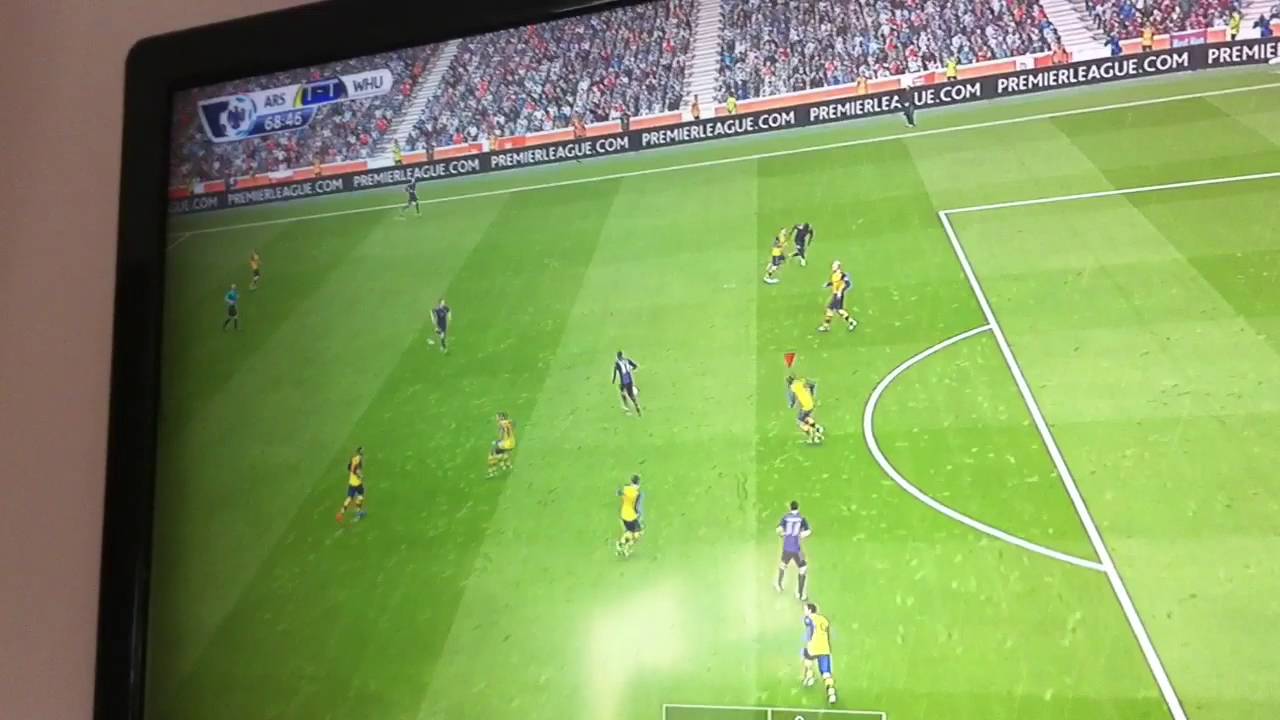 Freind playing FIFA (Xbox 0ne)