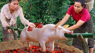 women transport pig by bicycle - Meeting her sister cooking pork for eating - Survival Skills E18