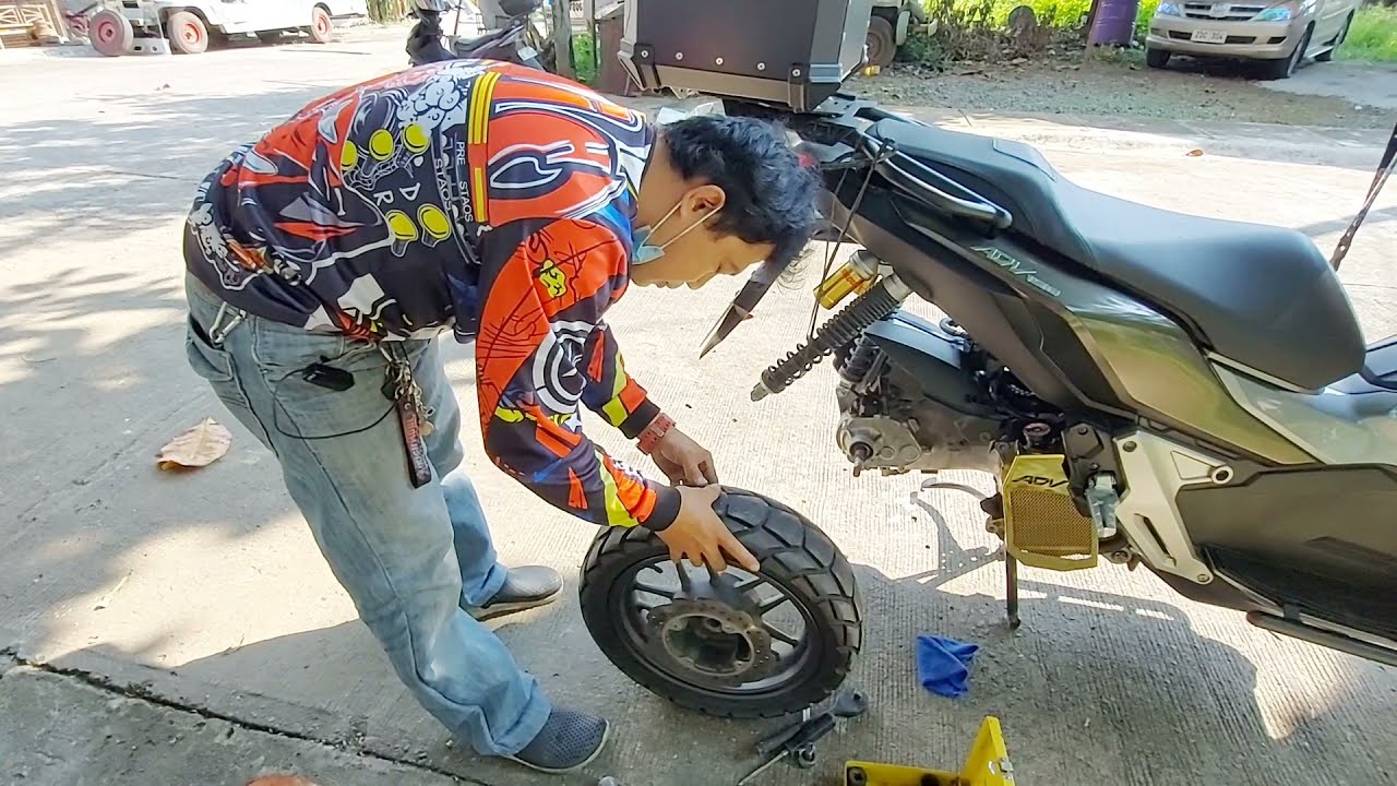 Honda adv 150 tire removal swing arm removal pipe muffler removal break caliper removal
