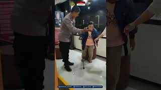 Download Lagu Lupa jalan pulang, nenek 38 tahun diantar polisi MP3 Download Lagu Lupa jalan pulang, nenek 38 tahun diantar polisi MP3