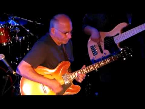 Larry Carlton Trio - "That Road" - Performance - Spirit of 66 - Belgium