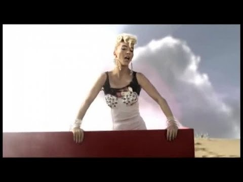 Hande Yener - Uzaylı