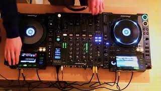 DJ Andrew Tan training in studio DJ bandung