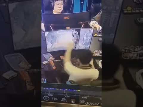 От радости сломал монитор / Камера наблюдения