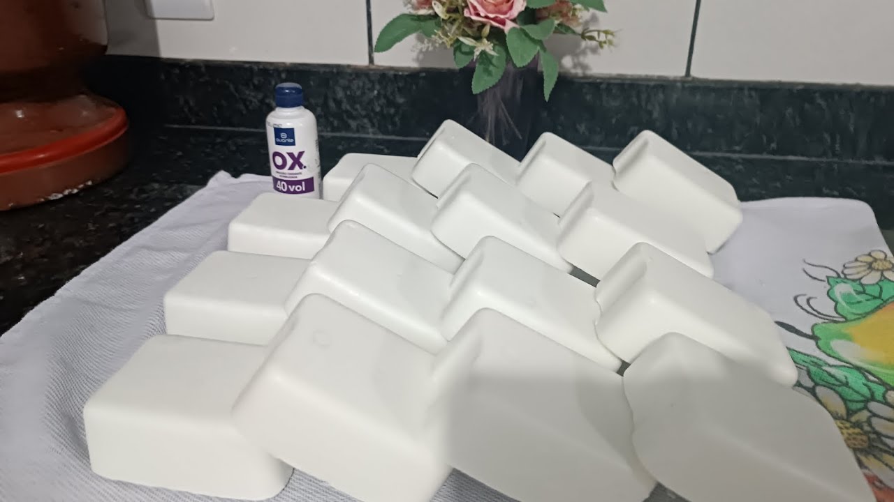 Sabão clareador feito com banha de porco,super branco,e muito potente😍😘