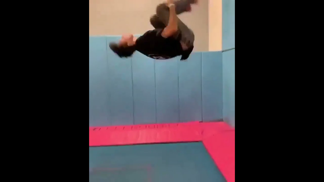 😱😨😱Back Breaking Flip On Trampoline - Backflip Fail - Backflip Fails - 