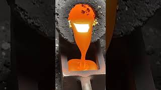 Cracking Open a Rusty Quartz #refininggold  #oretogold #facebookreels #satisfyingreels #viralcontent
