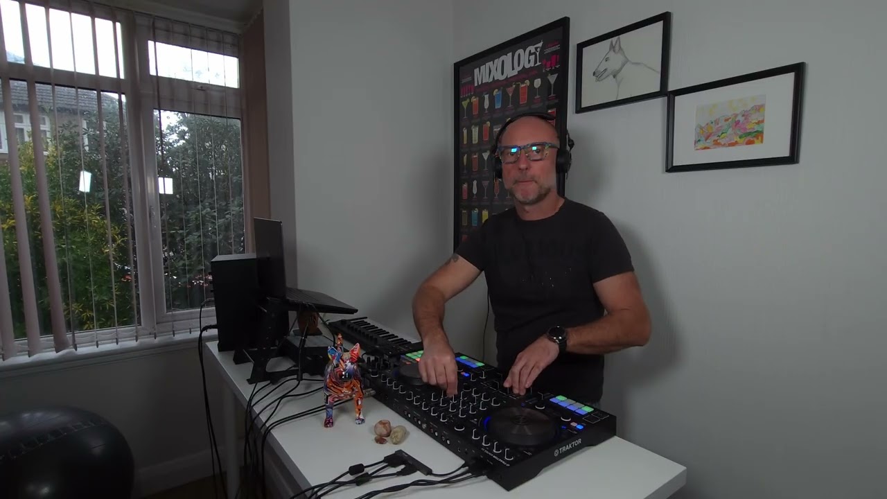 Lez Urban - Live @ Monday Home Session - UK / Afro House & Indie Dance / 2025