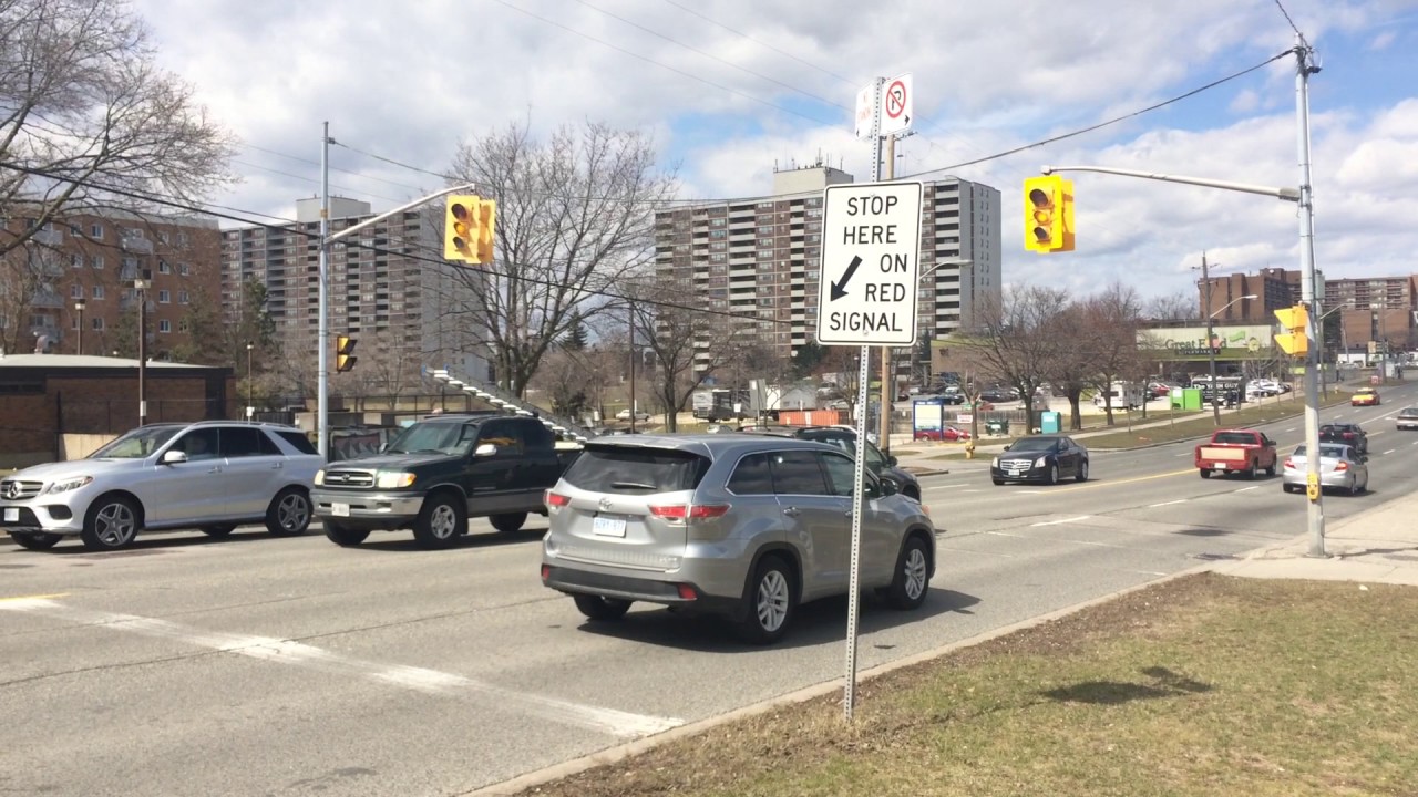 Green Light For Victoria Park Avenue Lasts Less Than 10 Seconds?!