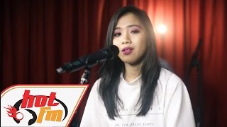 Video thumbnail of "SANDRA - Ku Tak Mahu Cinta (LIVE) - Akustik Hot - #HotTV"