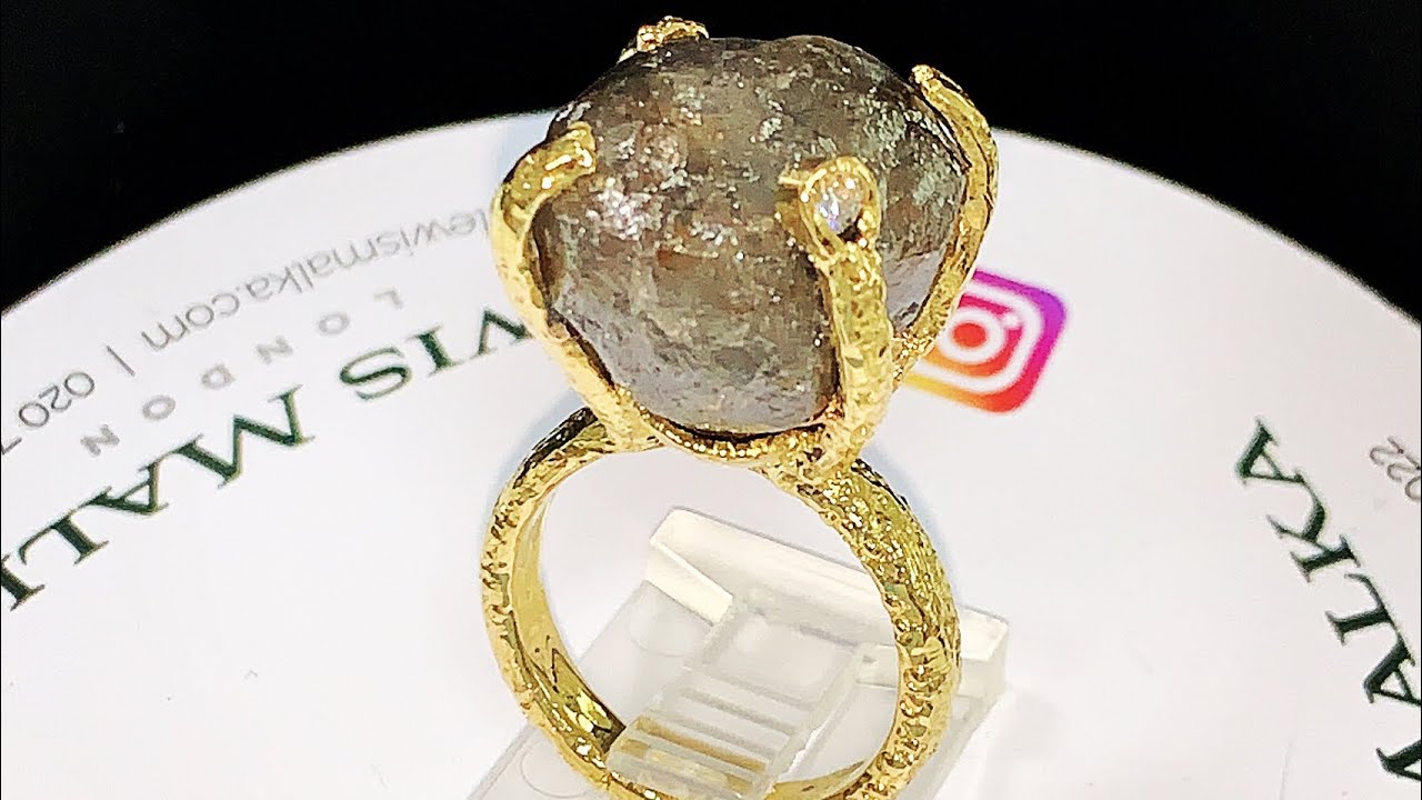 Has This Engagement Ring Got The Largest Diamond You ve Ever Seen Has This Engagement Ring Got The Largest Diamond You ve Ever Seen