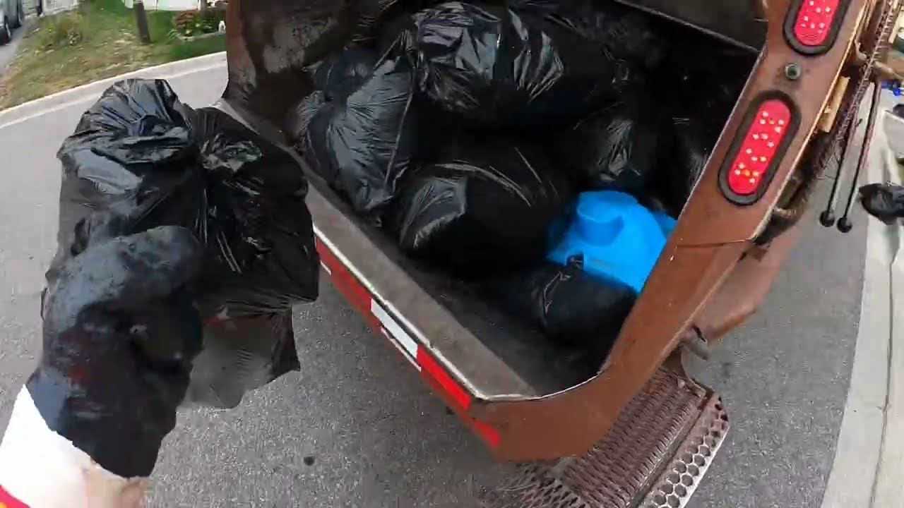 GoPro manual trash collection (part 3) + Unloading POV