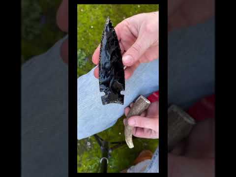 How to make a arrowhead or knife blade out of Obsidian.