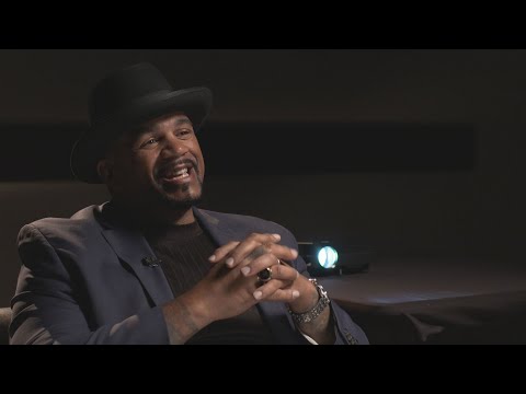 The Godfather recalls some of his finest fashion moments on WWE Photo Shoot (WWE Network Exclusive)