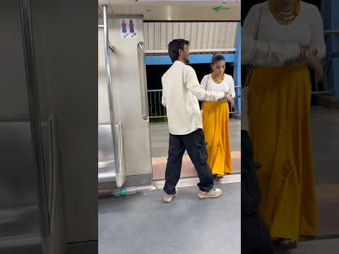लड़की टकरा गई 🤣😜||   #viral #trending #funny #trend #reel #youtubeshorts