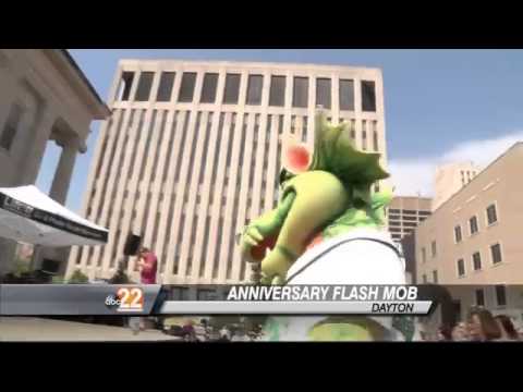 Caresource Celebrates 25 Years in Dayton With a Flash Mob - YouTube