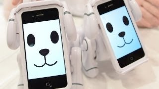 スマホ連動ロボットなど約３万５０００点を展示＝東京おもちゃショー2012