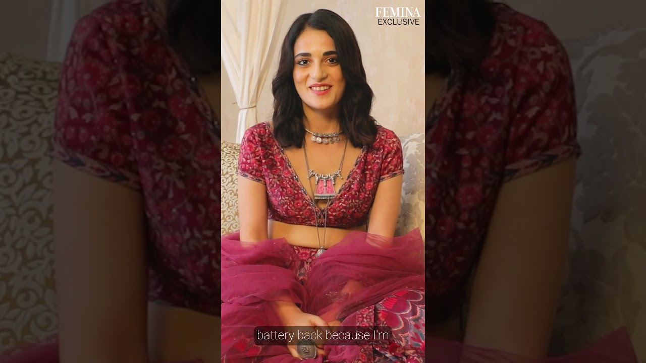 Телефон, аккумулятор и солнцезащитные очки — никогда без них! Встречайте Радхику Мадан в чате с F...