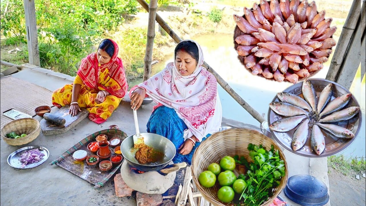আমুদি মাছের পকোড়া, খয়রা ইলিশ মাছের ঝাল আর ধোনে পাতা দিয়ে কাঁচা টমেটো রান্না সাথে দুপুরে খাওয়া 