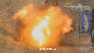 Взрывостойкие бронедвери, двери банковские, пуленепробиваемые входные двери(Детали испытаний на сайте http://www.dveri.com.ua Взрывоустойчивые двери. ООО «Весь мир бронедверей» впервые в Укра..., 2012-01-25T06:10:53.000Z)