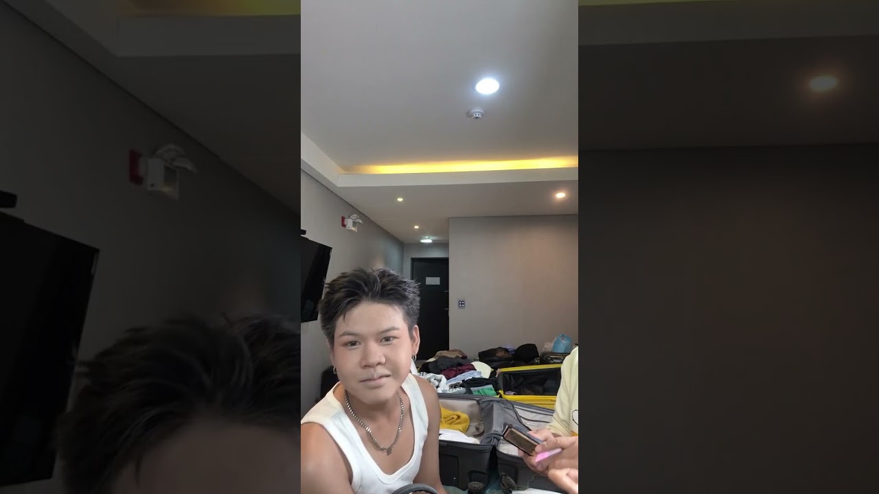 ศิลปินโตเกียวทุกคนแต่งหน้าทำผมแล้ว เตรียมพร้อมรอโชว์เย็นนี้ที่เกาหลี