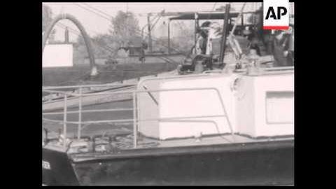 CAN638 SALVAGE WORK COMMENCES ON SHIP SUNK IN RIVER RHINE