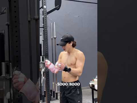 Рекорд России по суточным подтягиваниям и уже 5000 сделано за 12 часов. Ссылка на эфир в тг канале.