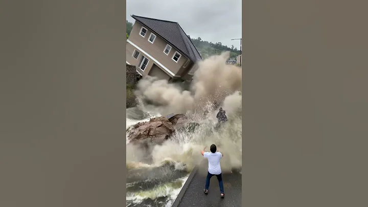 🌊 Flooded Riverbank Collapses — Residential disaster! 😱🏚️ #FloodDisaster
