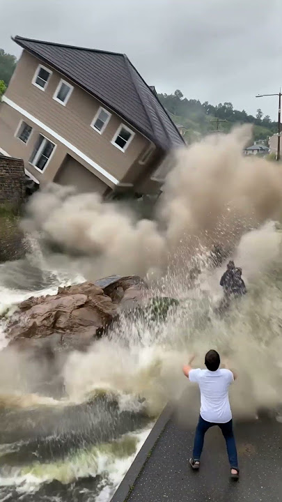 🌊 Banjir Sungai Runtuh — Bencana permukiman! 😱🏚️ #BencanaBanjir