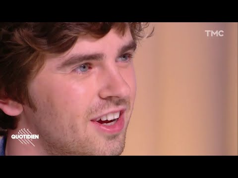 Vídeo: Como freddie highmore sabe francês?