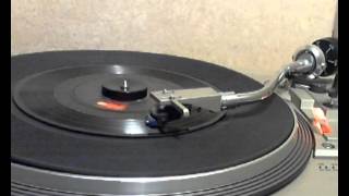Mary MacGregor - Torn Between Two Lovers [stereo 45 version]