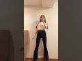 こうゆう服はブラだと肩紐見えちゃうからチューブトップを着るんだけどごっつ胸なさすぎて30秒歩くだけでヘソまで下がるのほんまなんでやねん?