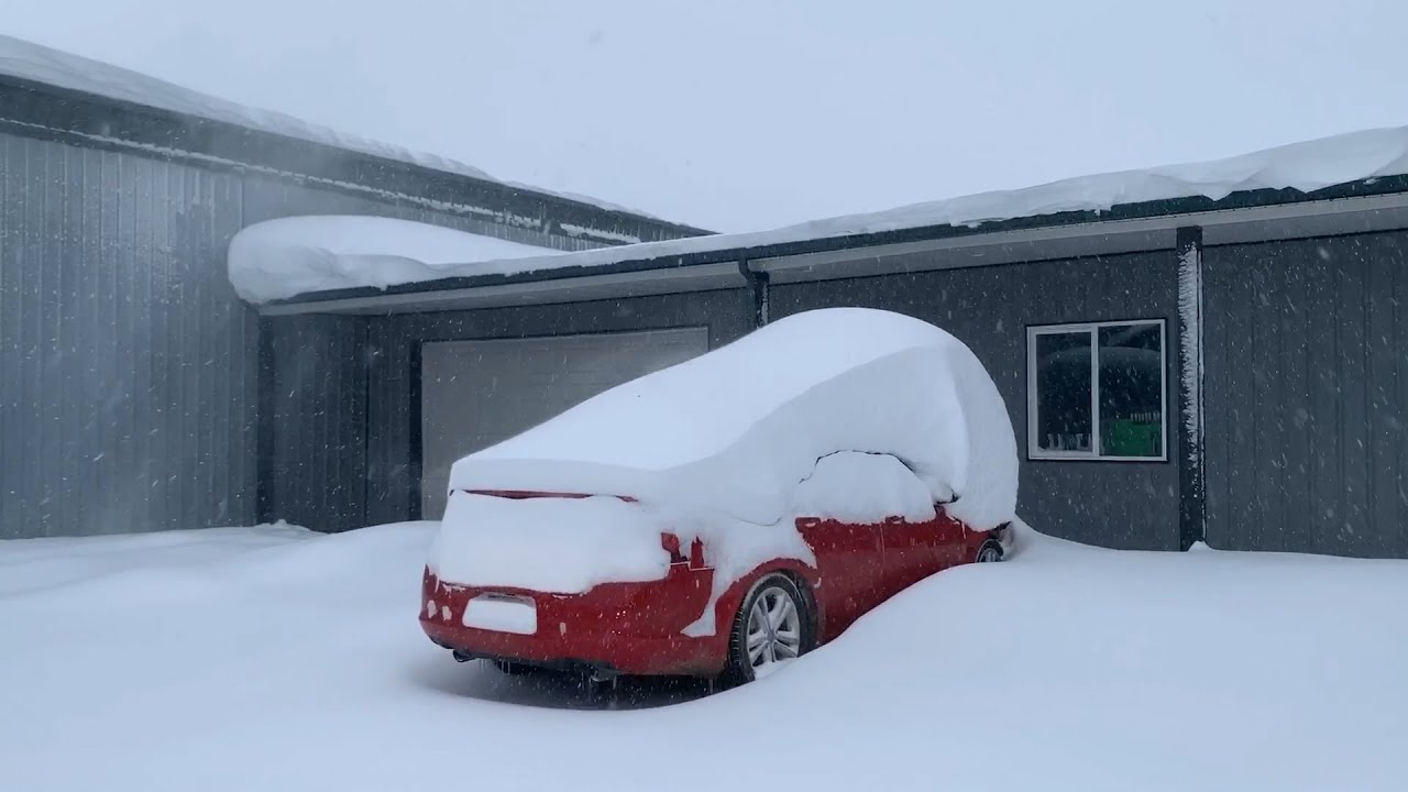 RARE Major Winter Storm DUMPS SNOW On Cut Bank, Montana on Sunday Day 2 YouTube