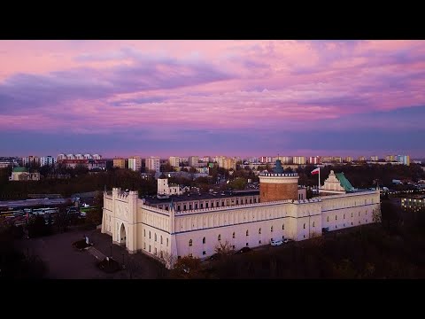 LUBLIN, ROYAL CASTLE, OLD TOWN - ROYAL CASTLE AND OLD TOWN WITH DRONE DURING SUNSET - TRAVEL VIDEO