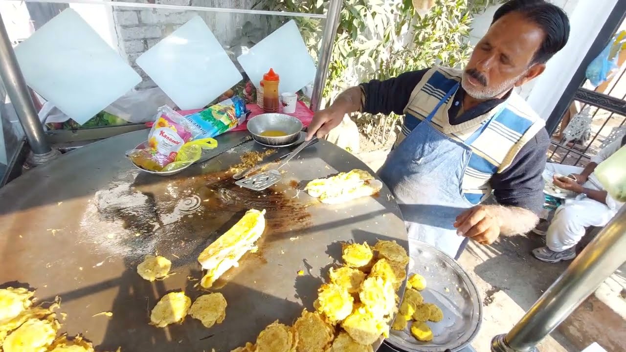 Tasty Egg Burger with chatni | Street Food |