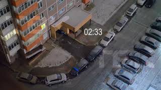 В Красноярске ночью подростки поджигали петарды и кидали их под машины
