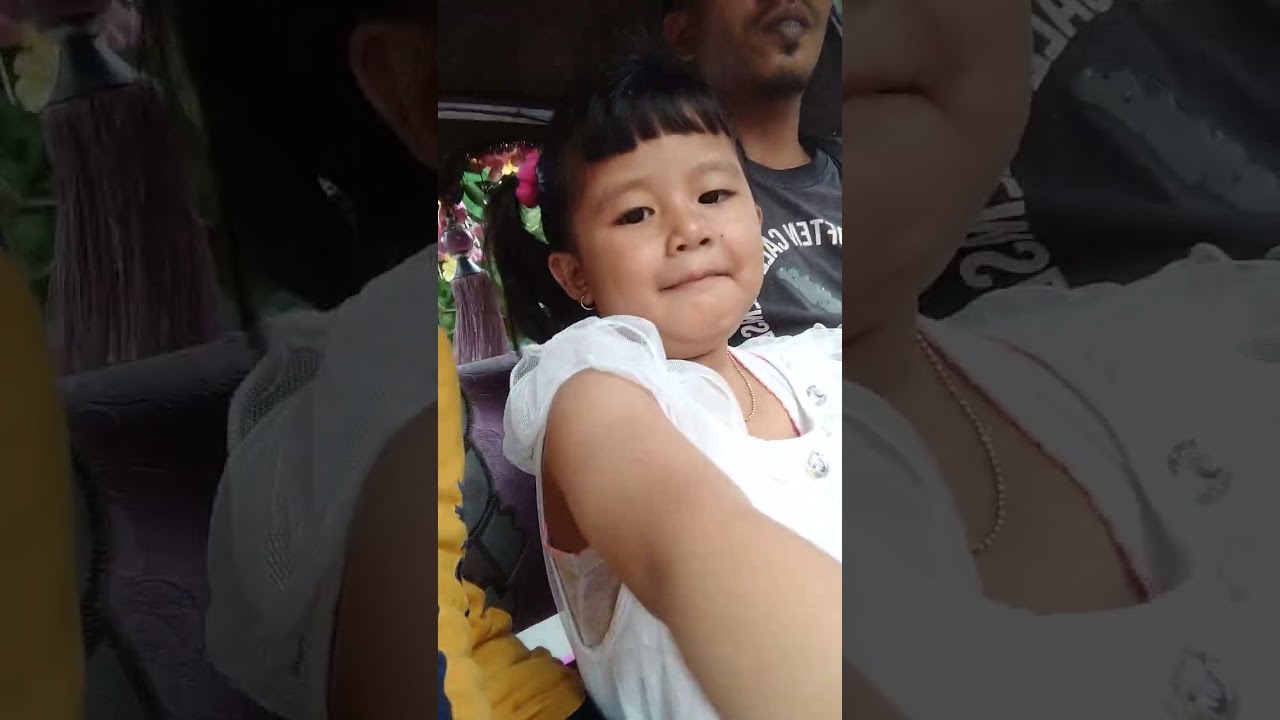 Afifa naik kuda pink