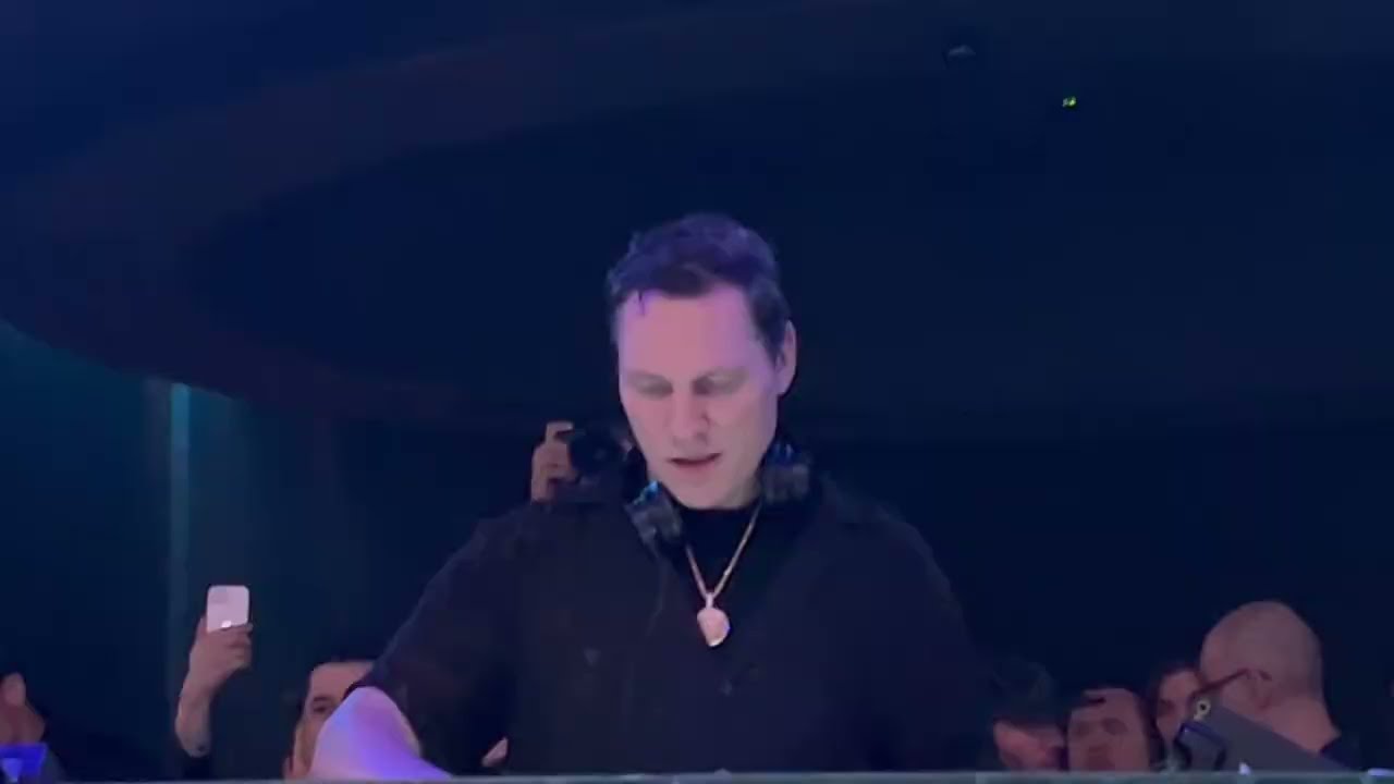 Dimitri Vegas & Like Mike & Tiësto & Dido & W&W - (Thank You) Not So Bad - (Tiesto - club.Liv live)